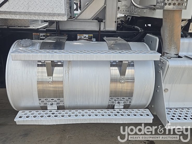 2014-kenworth-t880-image-47