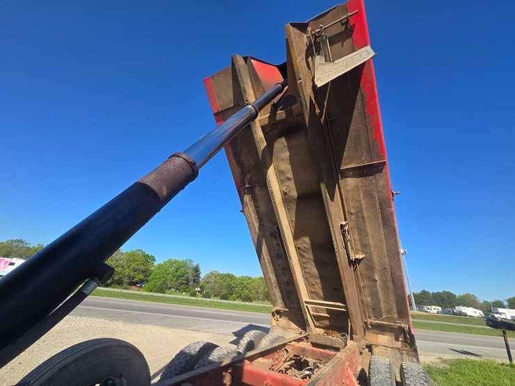 1987-peterbilt-379-image-40