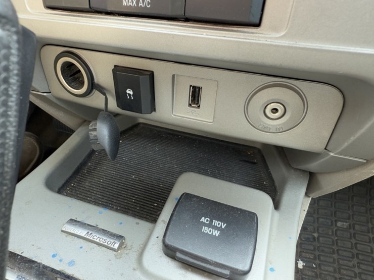 2010-ford-escape-hybrid-image-28