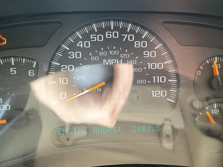 2005-chevrolet-suburban-image-53