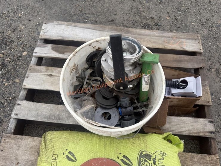 pallet-asst.-shop-&-farm-supplies-image-5