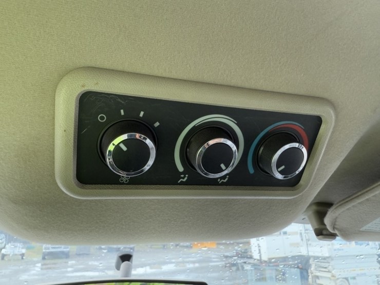 2017-chevrolet-express-3500-image-30