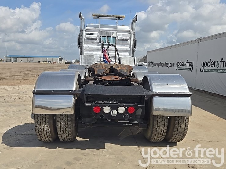 2014-kenworth-t880-image-4