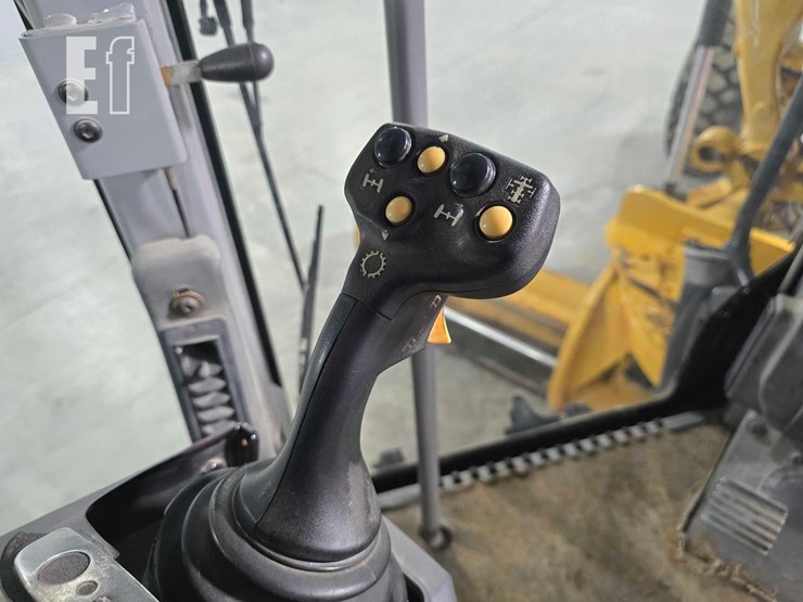 2012-caterpillar-140m2-image-20