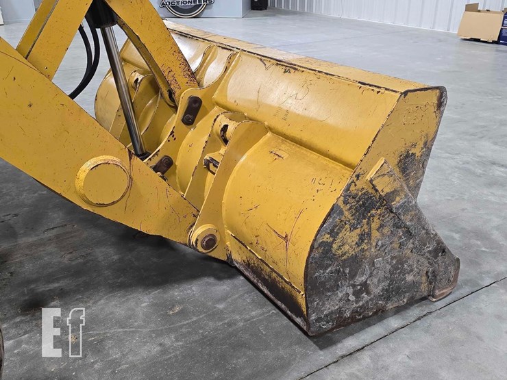 2016-caterpillar-415f2-image-11