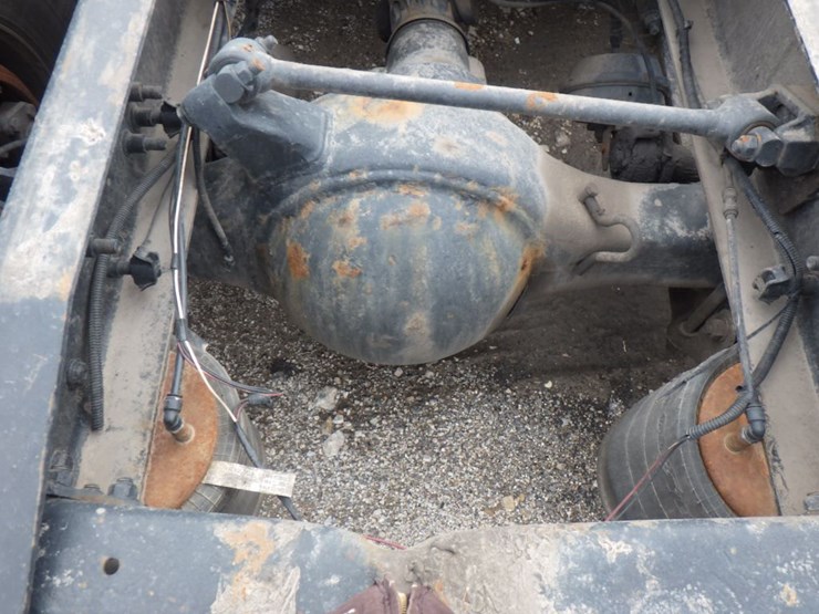 2011-freightliner-cascadia-125-image-9