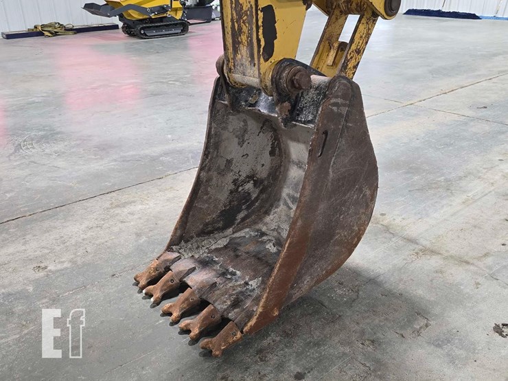 2016-caterpillar-415f2-image-14