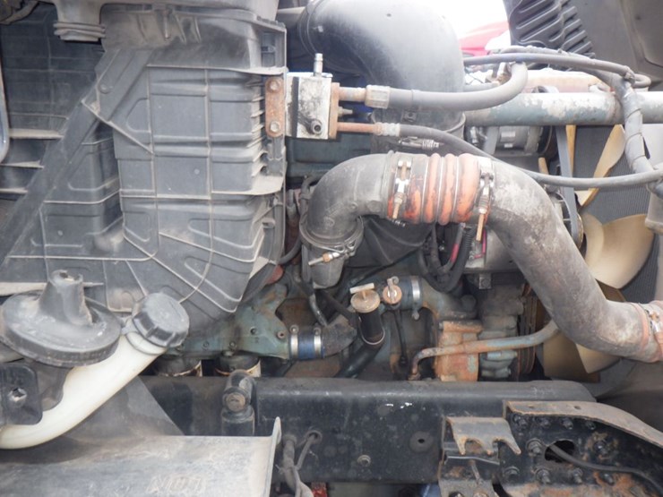 2011-freightliner-cascadia-125-image-23