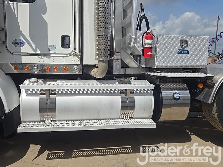 2014-kenworth-t880-image-38