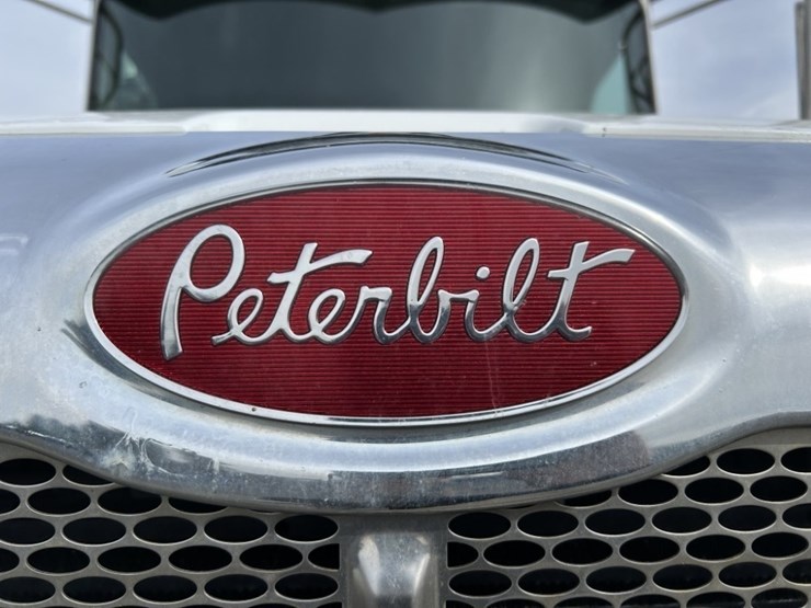 2017-peterbilt-337-image-8
