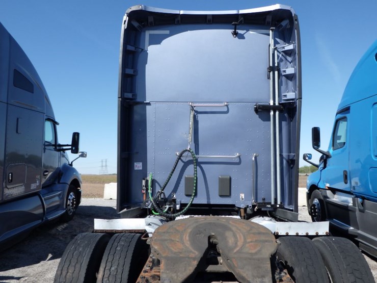 2020-kenworth-t680-image-15