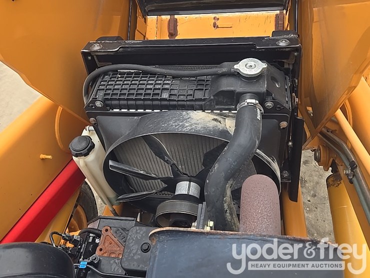 2004-case-580m-image-42