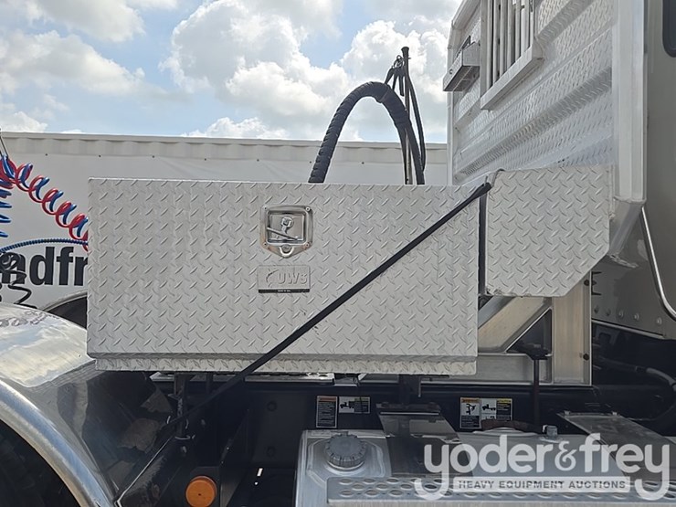 2014-kenworth-t880-image-49