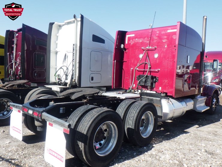 2022-peterbilt-567-image-10