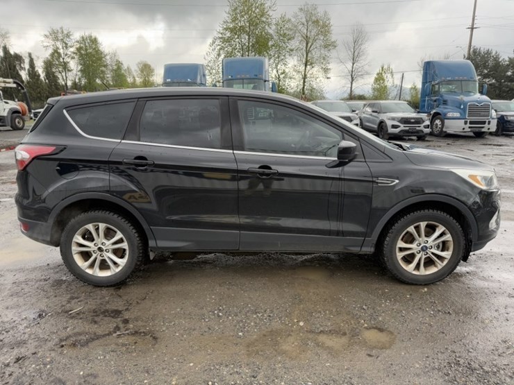2017-ford-escape-image-3
