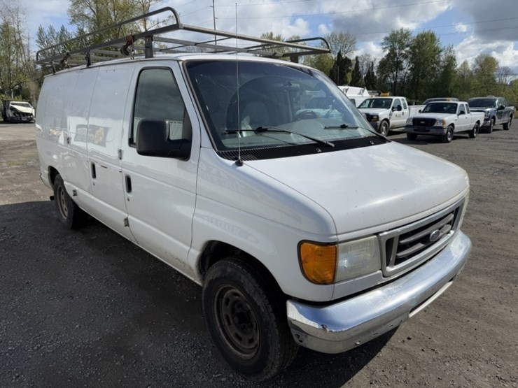 2005-ford-e150-image-2