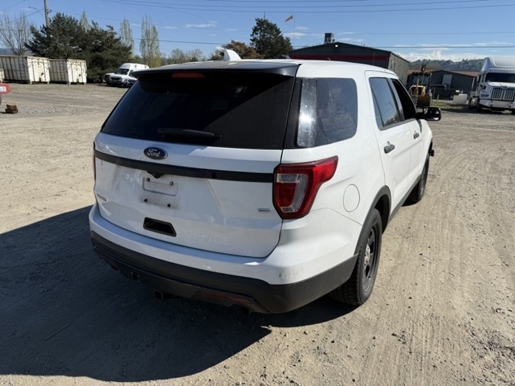 2017-ford-explorer-image-4