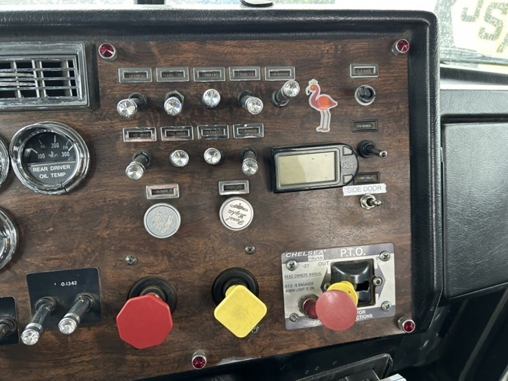 1994-peterbilt-377-image-26