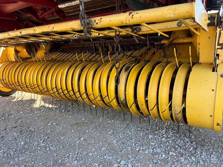 new-holland-br7090-image-3