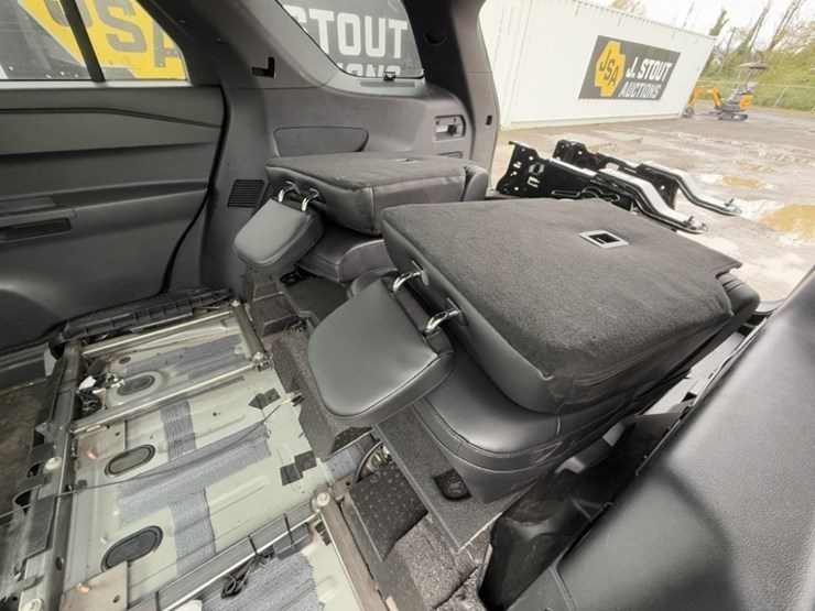 2020-ford-explorer-image-19