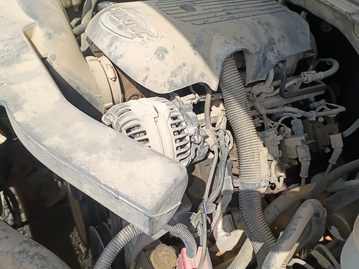 2005-chevrolet-suburban-image-23