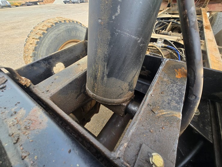 2001-mack-rd688s-image-43