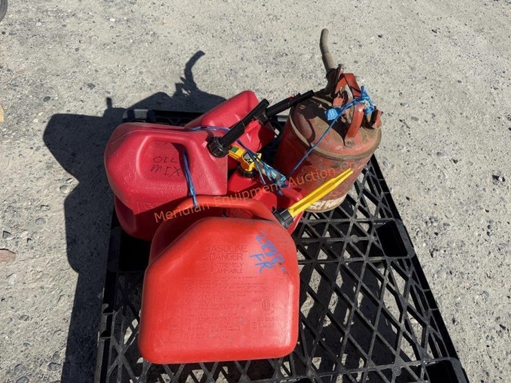 gas-can-lot-image-2