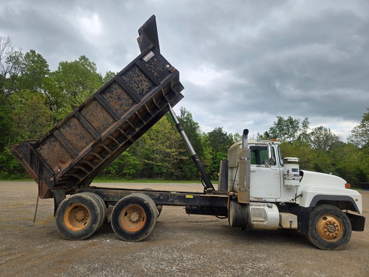 1996-mack-rd690s-image-27