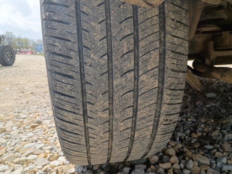 2005-chevrolet-suburban-image-86