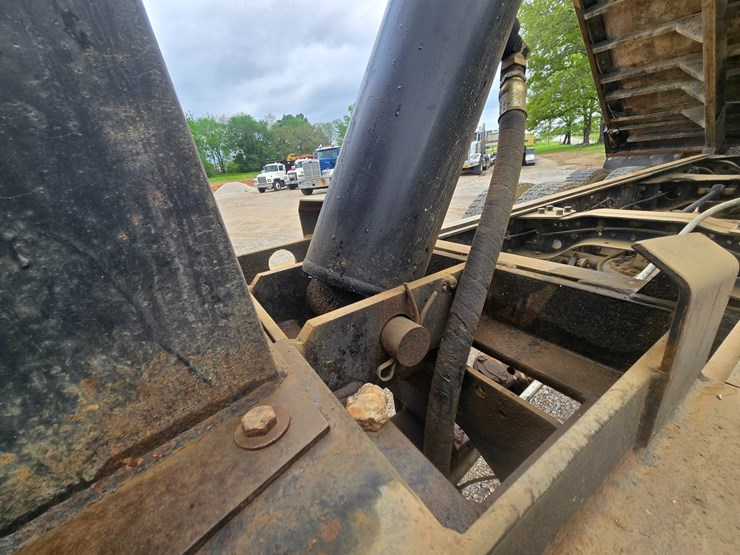 1996-mack-rd690s-image-38