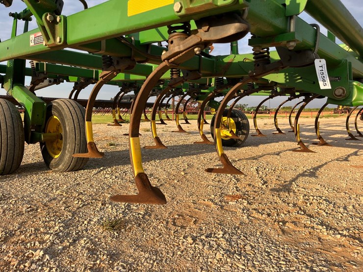 2004-john-deere-2210-image-7