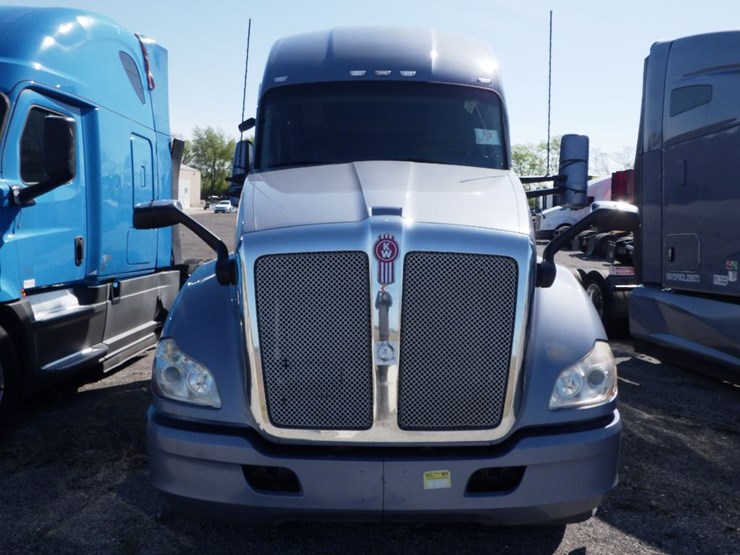 2020-kenworth-t680-image-2