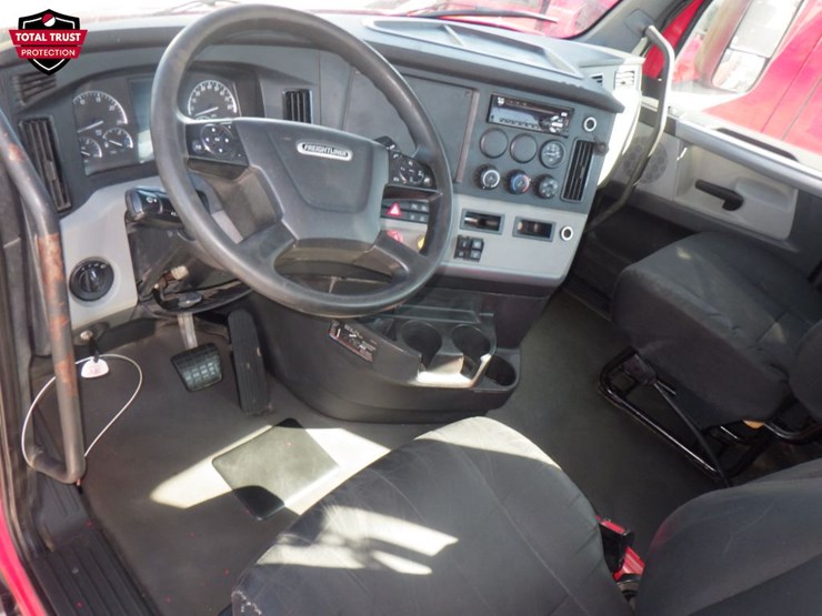 2021-freightliner-cascadia-116-image-14