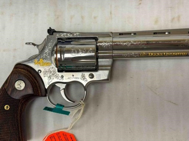 sig-sauer-pistol-image-21