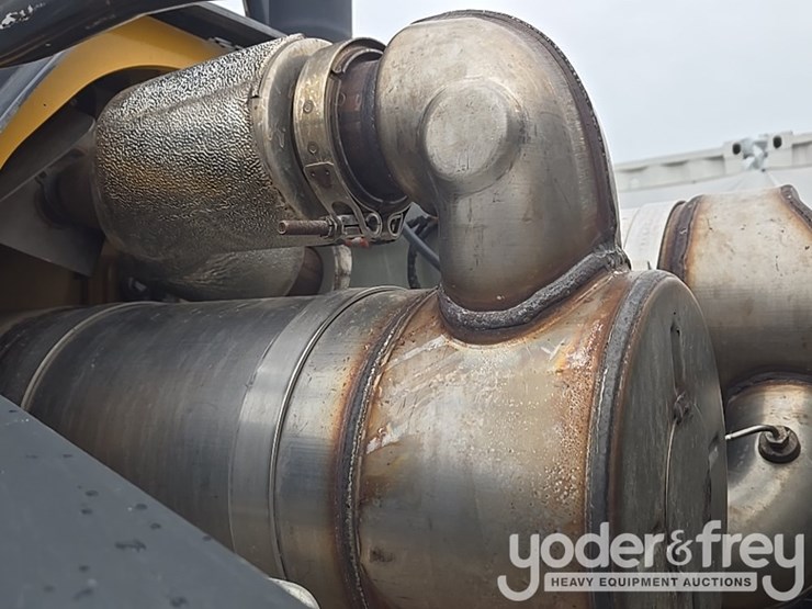 2018-deere-310l-image-64