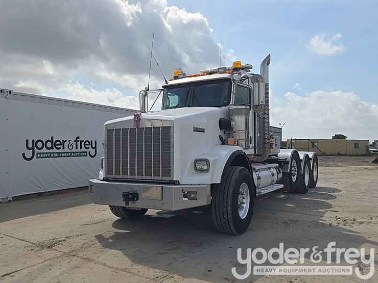2014-kenworth-t880-image-1