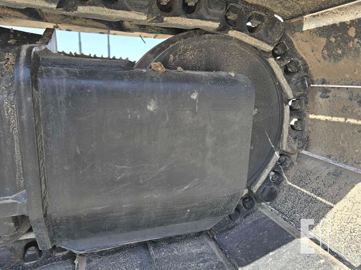 2020-caterpillar-326-image-32