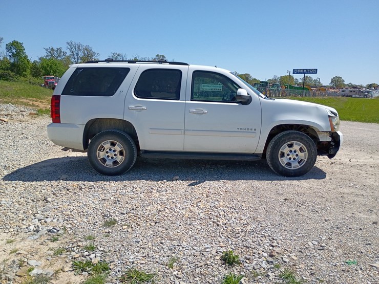 2008-chevrolet-tahoe-image-11