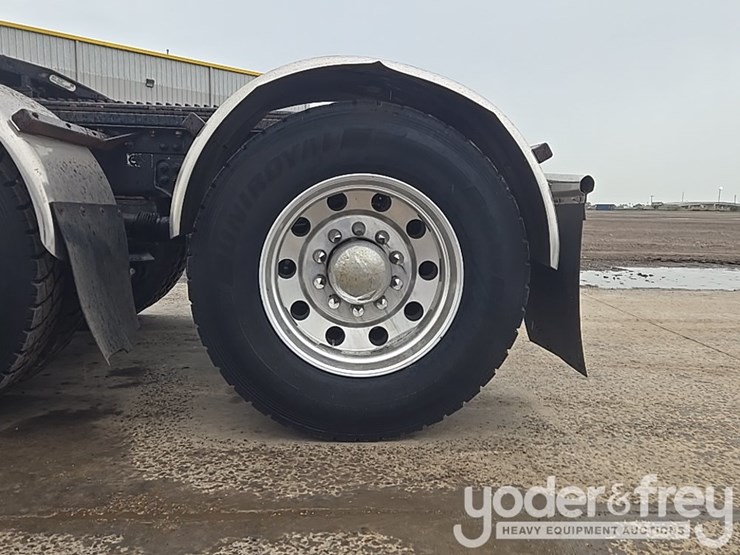 2014-kenworth-t800-image-16