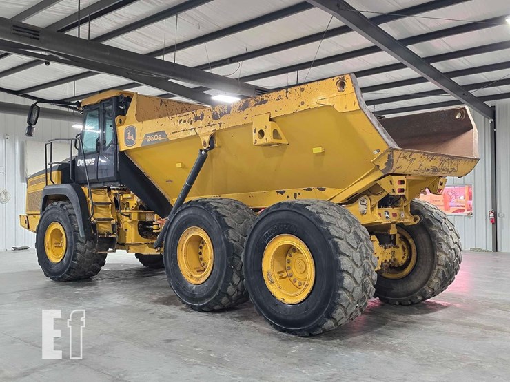 2021-deere-260e-image-4