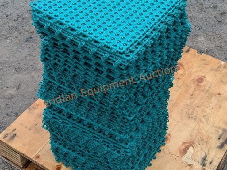 ~153--green-interlocking-rubber-floor-tiles-image-3