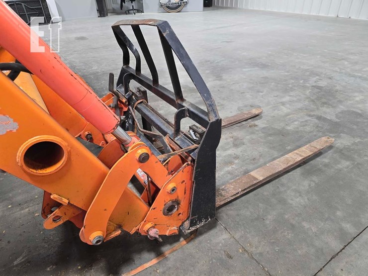 2012-kubota-m108s-image-13