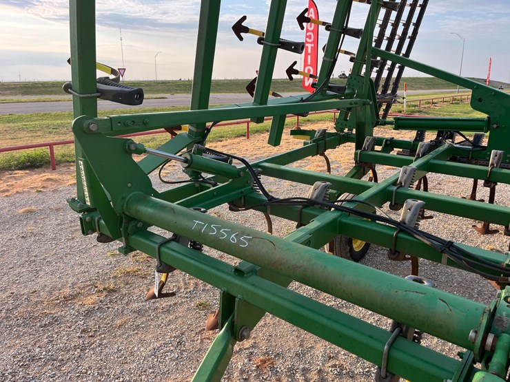 2004-john-deere-2210-image-3