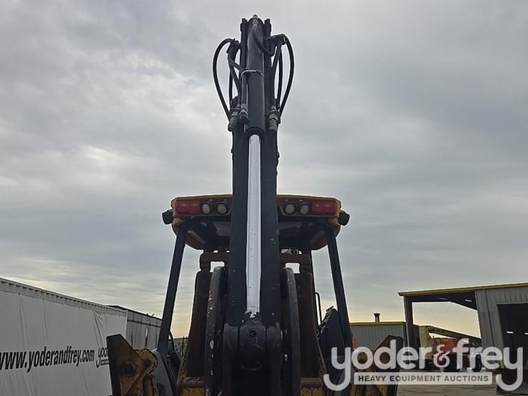 2018-deere-310l-image-43