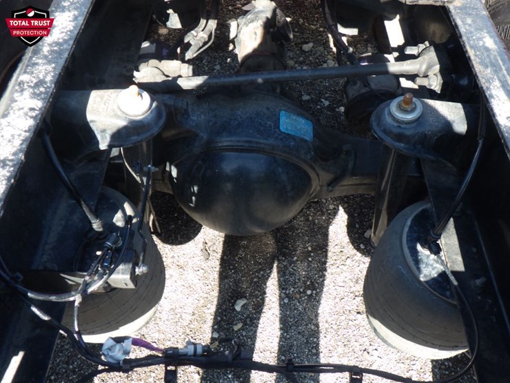 2022-peterbilt-567-image-12