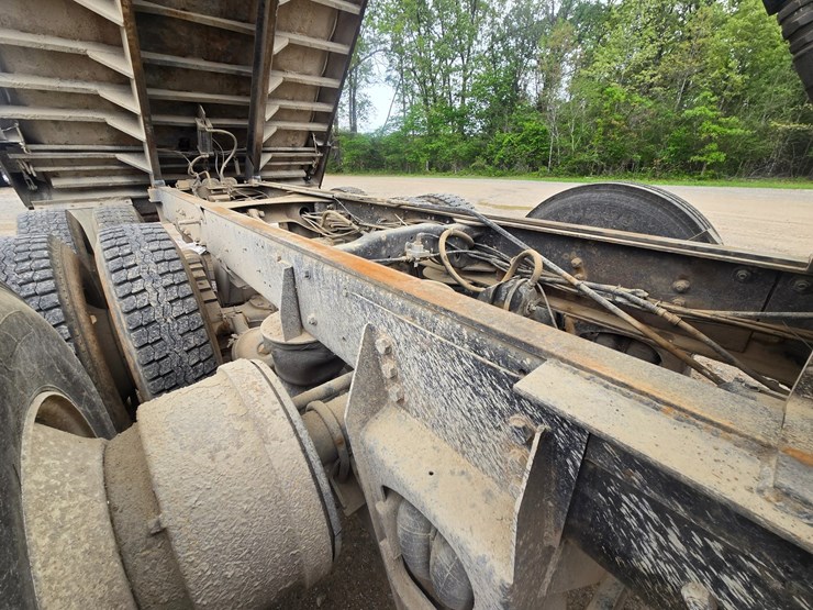 2001-mack-rd690s-image-113