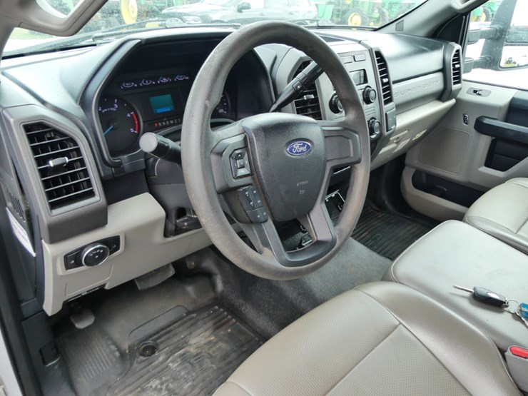 2017-ford-f550-xl-image-11