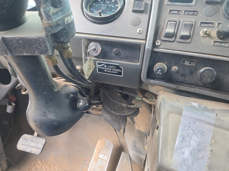 2001-mack-rd690s-image-82