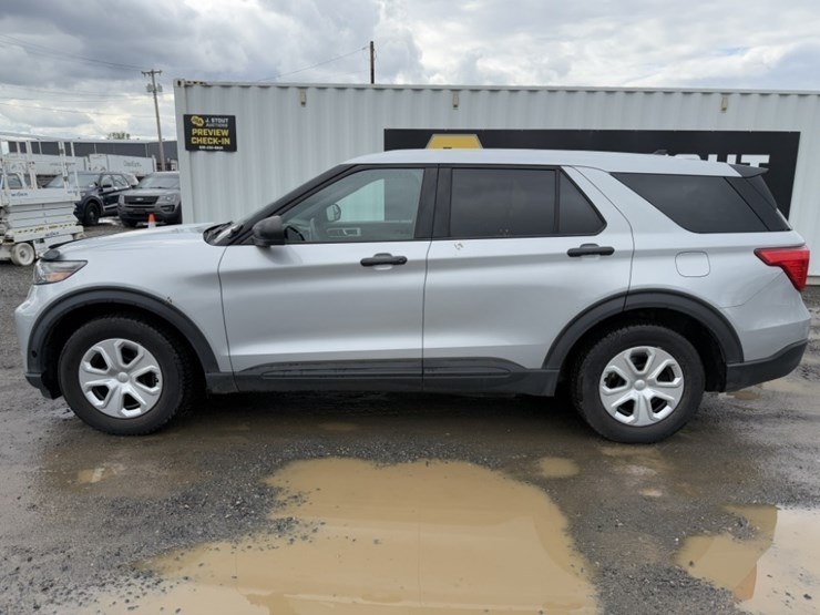 2020-ford-explorer-image-7