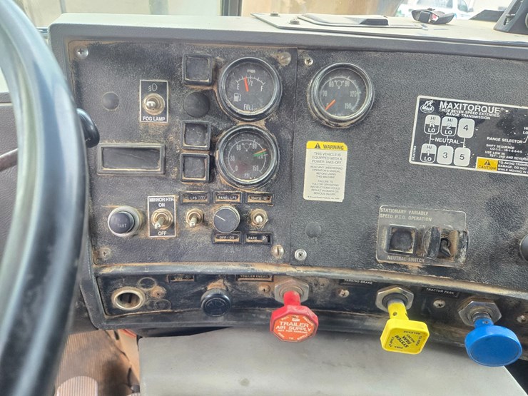 1996-mack-rd690s-image-66